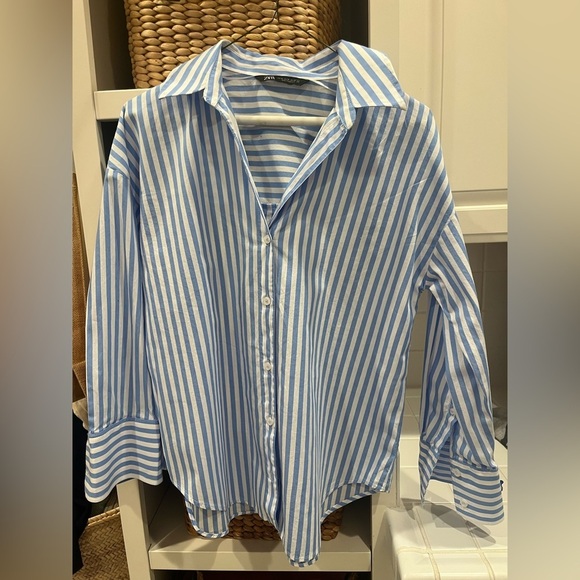 Zara Tops - Zara women’s shirt size‎ XS